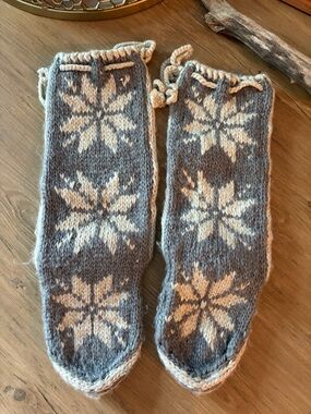 Woolrich Gray & Cream Nordic Snowflake Sweater Slippers - Women's